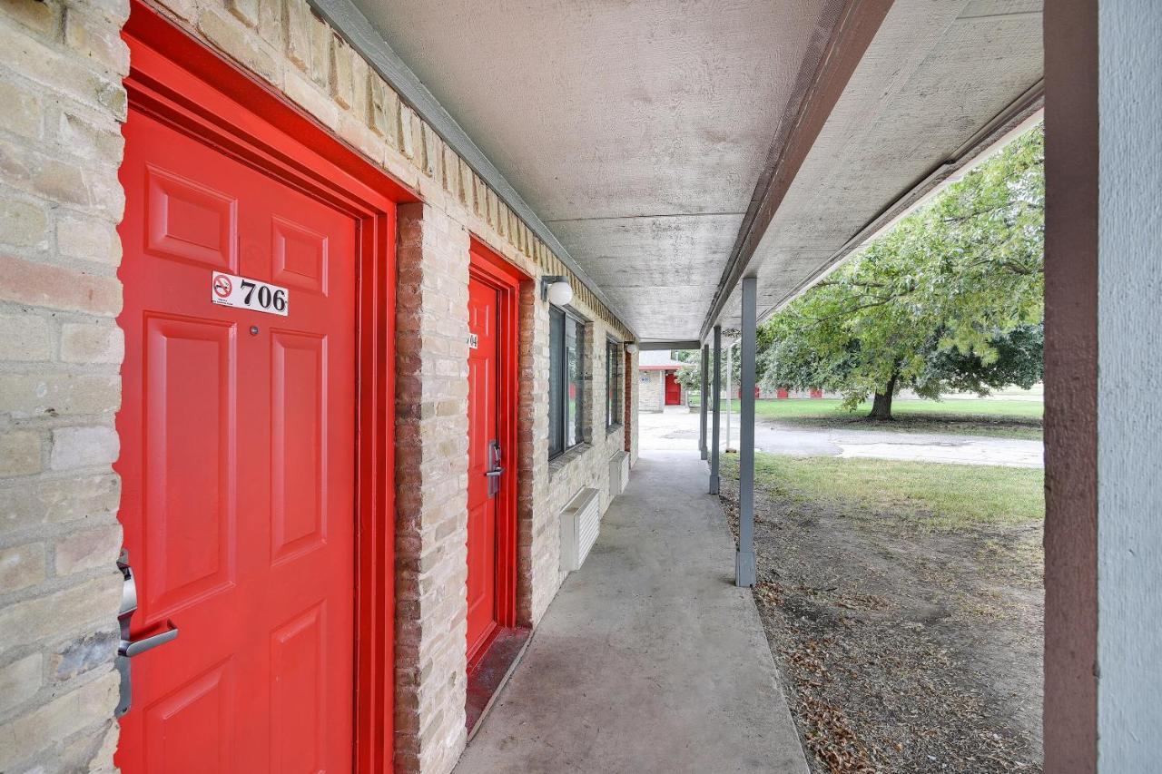 Americas Best Value Inn Lockhart Tx ภายนอก รูปภาพ