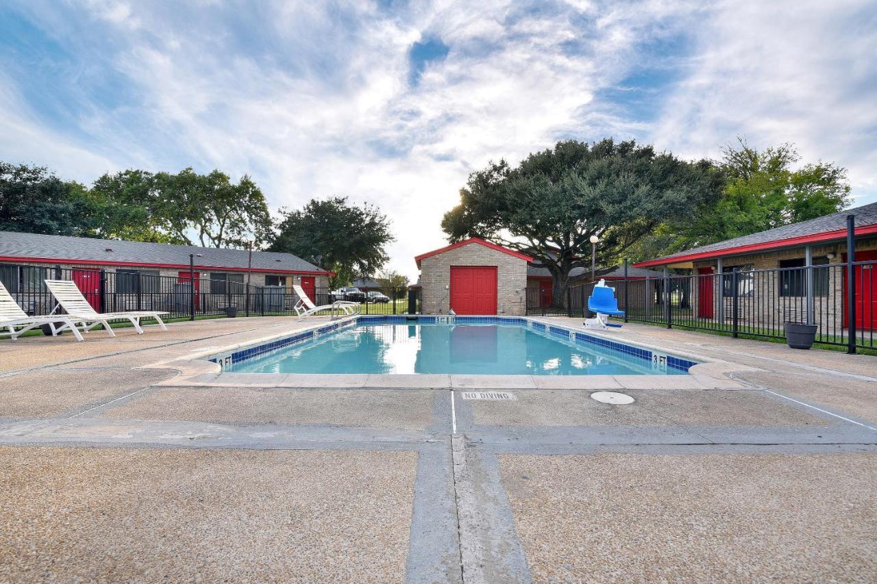 Americas Best Value Inn Lockhart Tx ภายนอก รูปภาพ