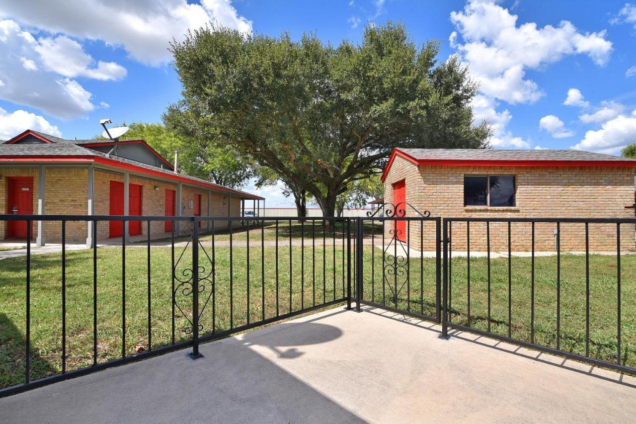 Americas Best Value Inn Lockhart Tx ภายนอก รูปภาพ