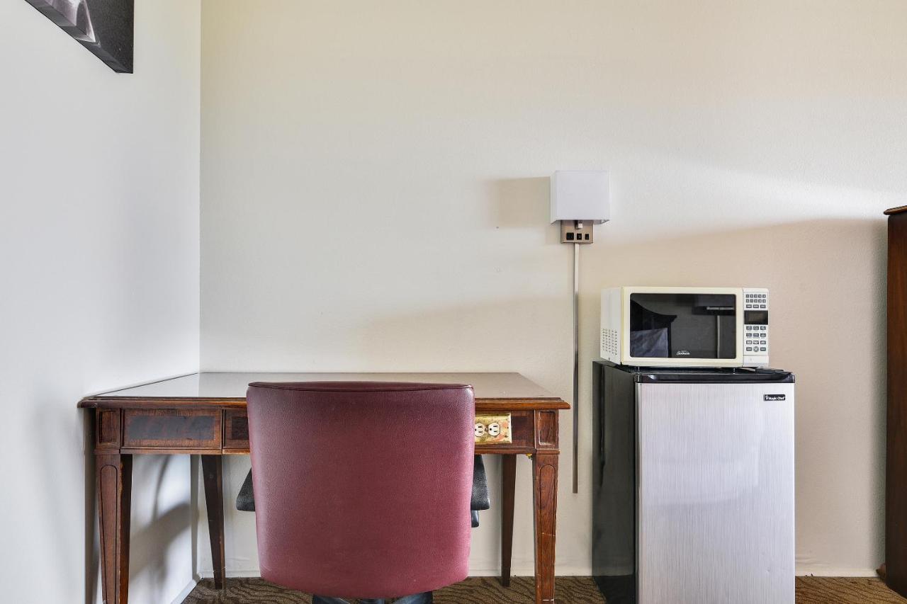 Americas Best Value Inn Lockhart Tx ภายนอก รูปภาพ