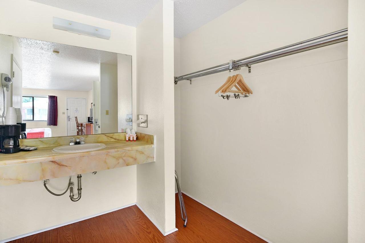 Americas Best Value Inn Lockhart Tx ภายนอก รูปภาพ