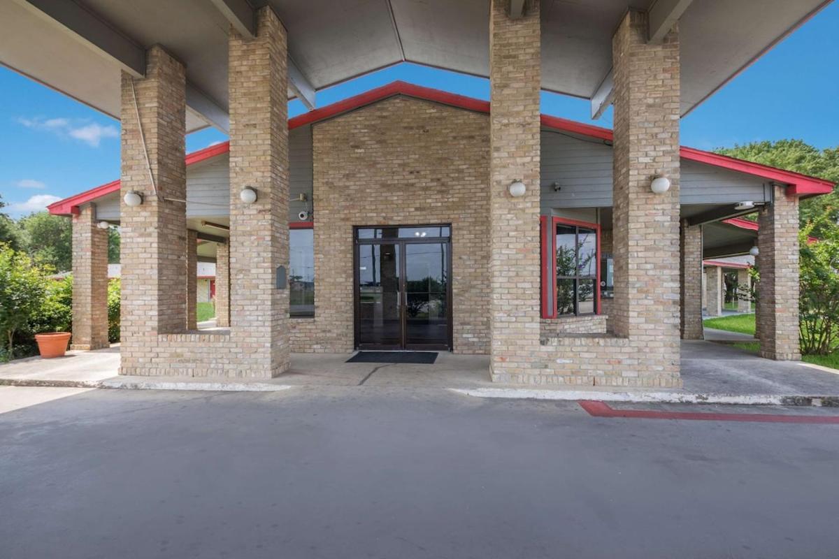 Americas Best Value Inn Lockhart Tx ภายนอก รูปภาพ