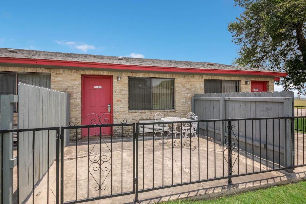 Americas Best Value Inn Lockhart Tx ภายนอก รูปภาพ