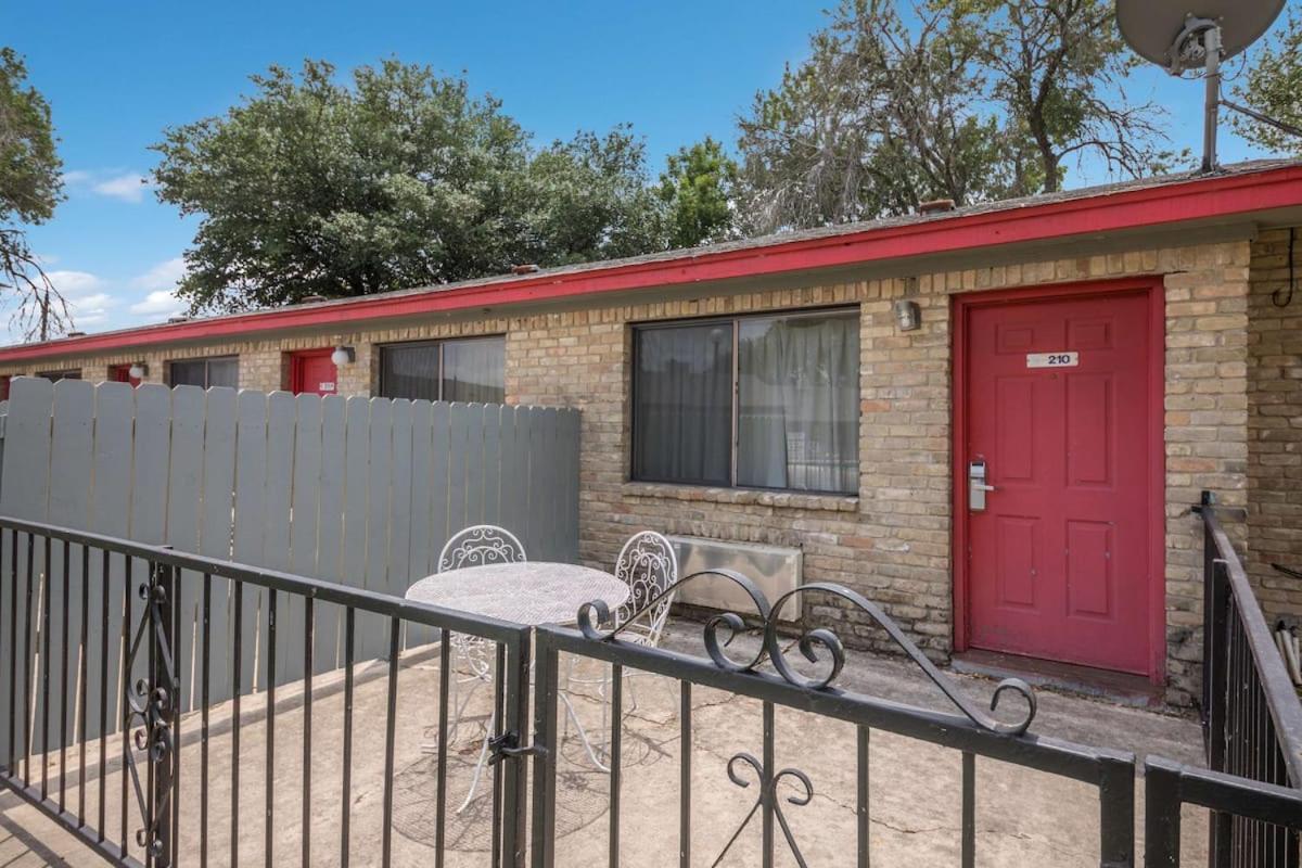Americas Best Value Inn Lockhart Tx ภายนอก รูปภาพ