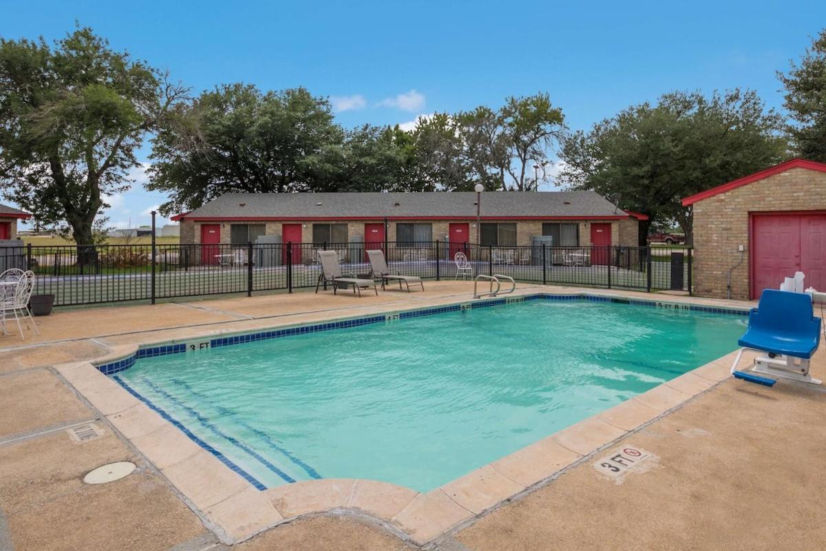 Americas Best Value Inn Lockhart Tx ภายนอก รูปภาพ