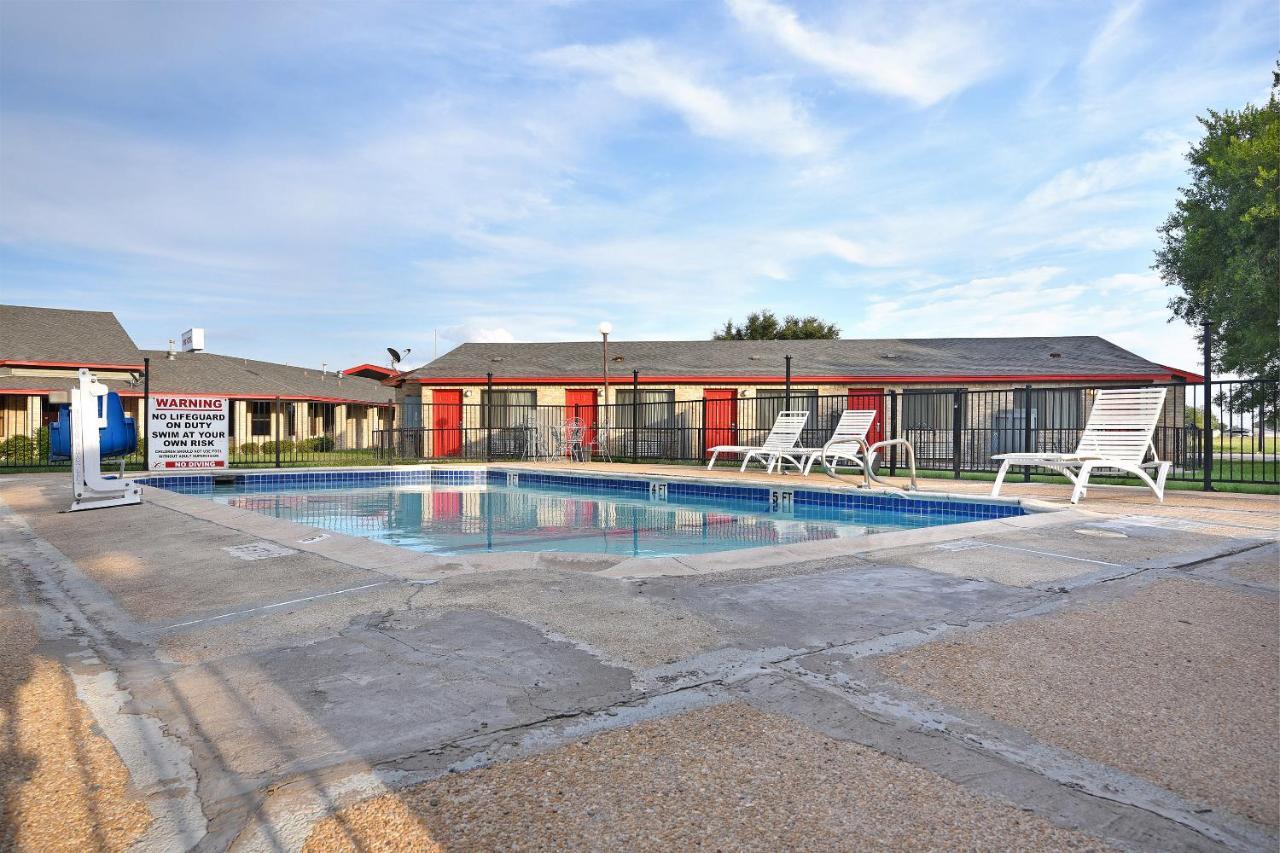 Americas Best Value Inn Lockhart Tx ภายนอก รูปภาพ